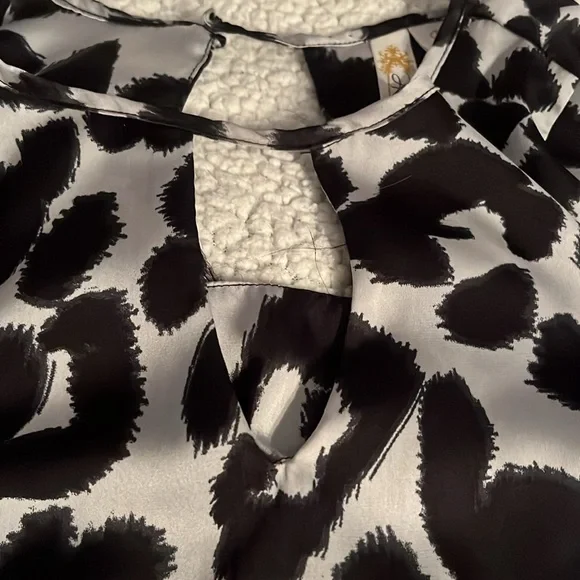 Adiva sleeveless blouse Size Medium black and white - Picture 8 of 9